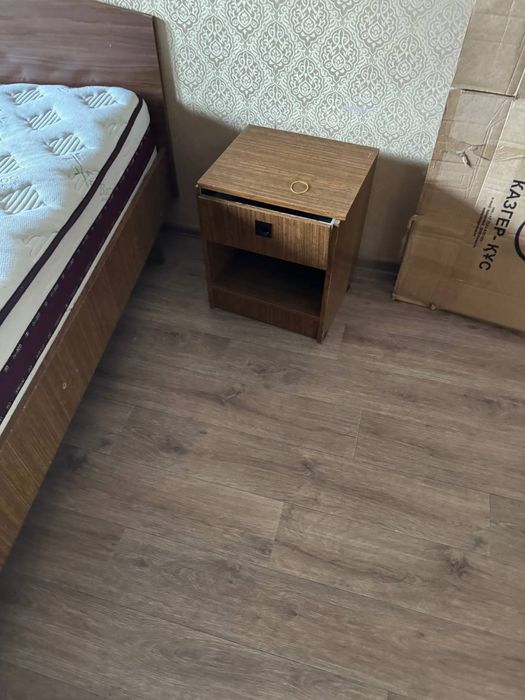 кровать и тумба