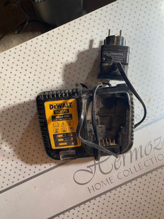 зарядно за DeWalt