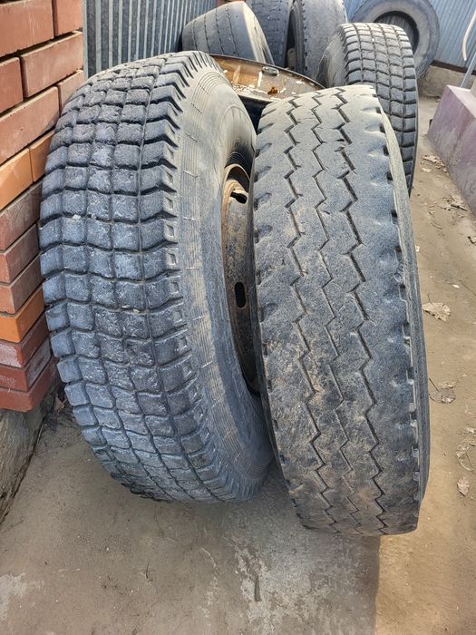 Грузовые шины с дисками.