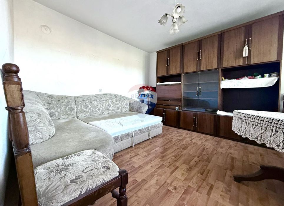 Градска къща с четири спални, двор, гараж, ГАЗ за продажба, гр. Генер