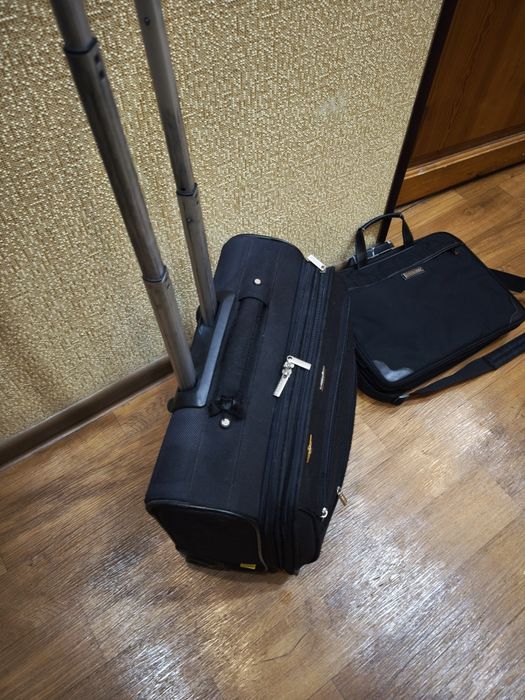 Продам Чемодан + сумка