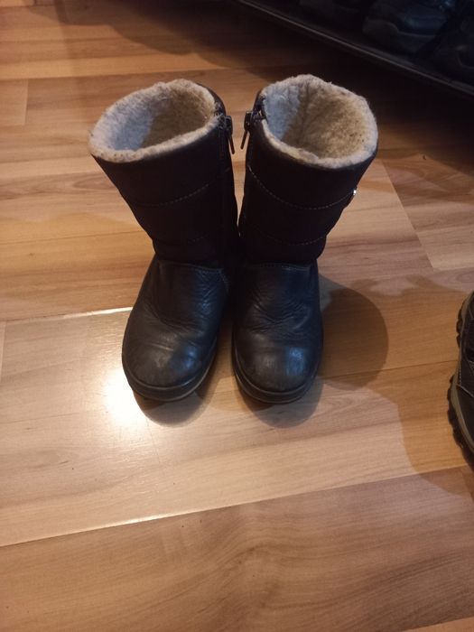 Продам детскую обувь на мальчика и на девочку