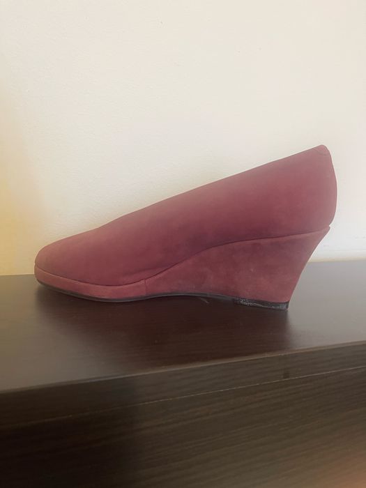 Pantofi italieni La Regina din piele întoarsă, niciodata purtati, mar 38