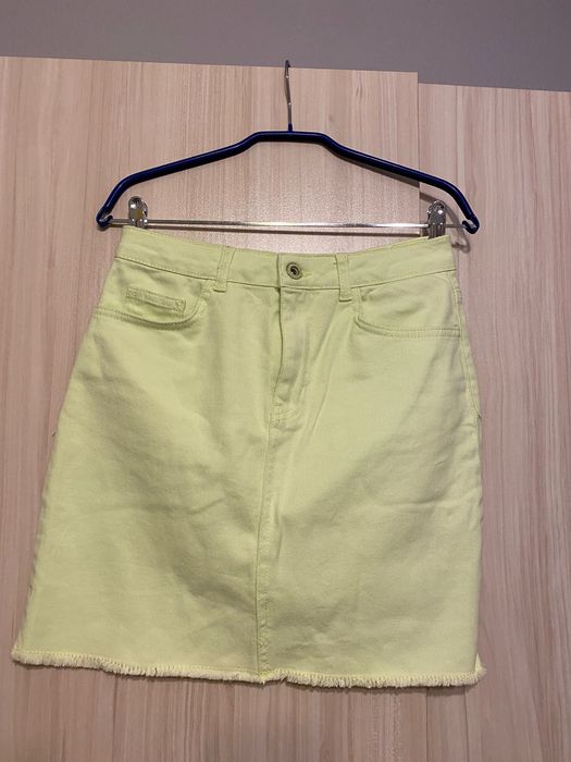 Продавам деним шорти Pull&Bear и една пола - светло зелено