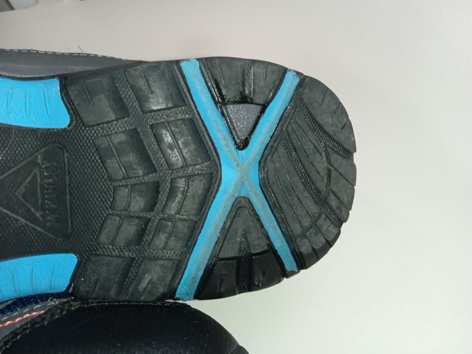 Яки маратонки, цветни, здрави, топли.