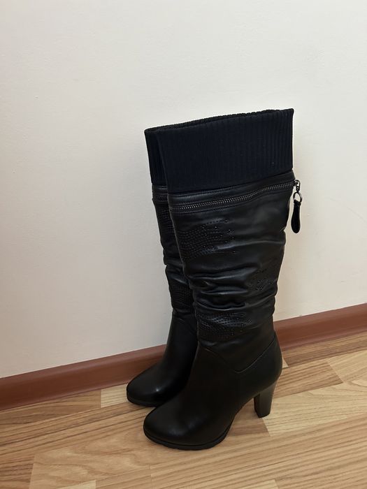 Кожанные сапоги + духи в подарок