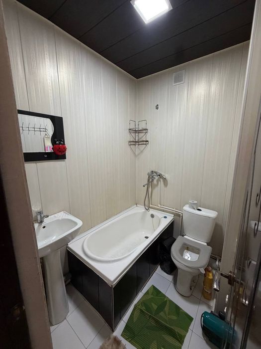 Тезда 5 каватли янги домнинг 4 каватидан 1 хоналик квартира,35квм, сот