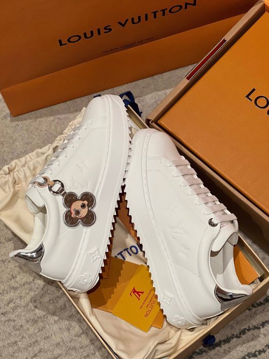 Adidasi Louis Vuitton