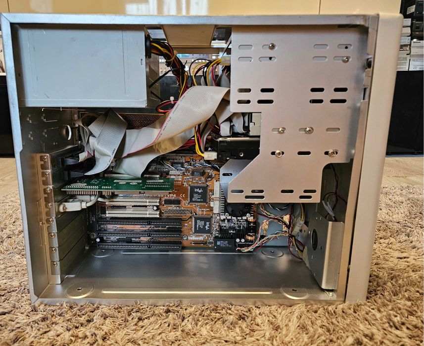 Calculator Pentium 1 socket 7 CNC, Retro Gaming , SLOT ISA Buton TURBO