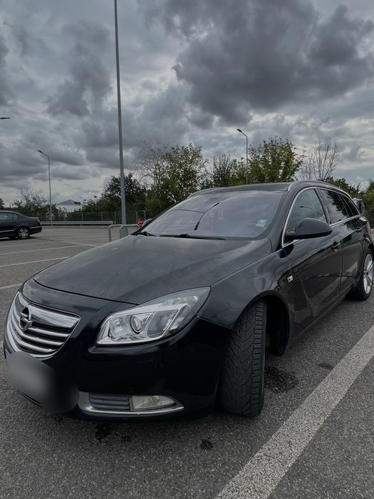 Vând opel insignia