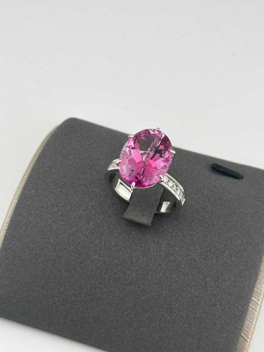 Kольцо с розовым топазом и бриллиантами