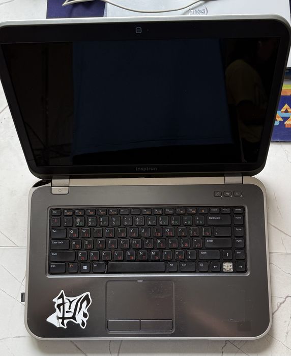 dell inspiron 5520.