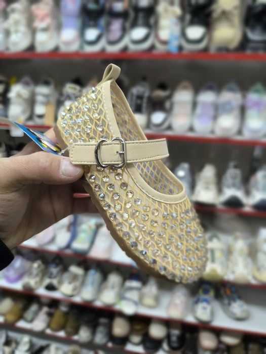 Детская обувь на мальчика и девочек