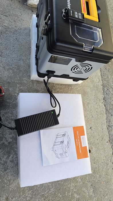 Sirocou  Portabil 12/24 /220v ,complet la cutie cu toate accesoriile l