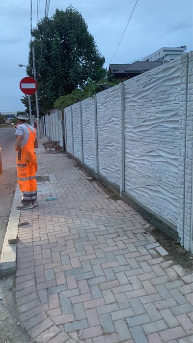 Garduri din placi beton