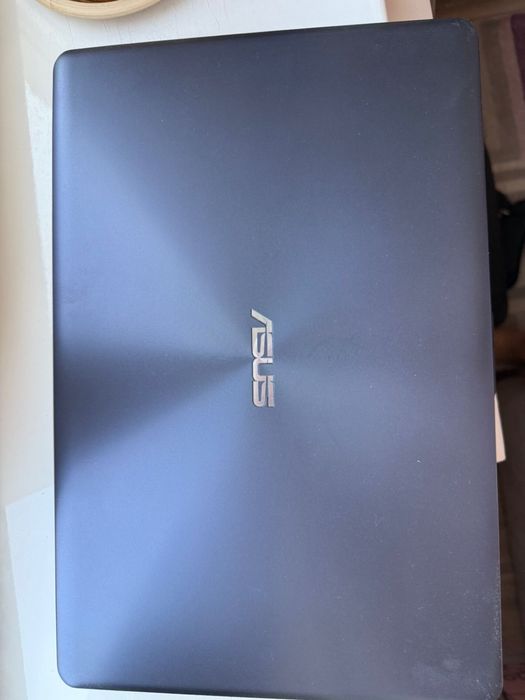 Ноубук Asus черный