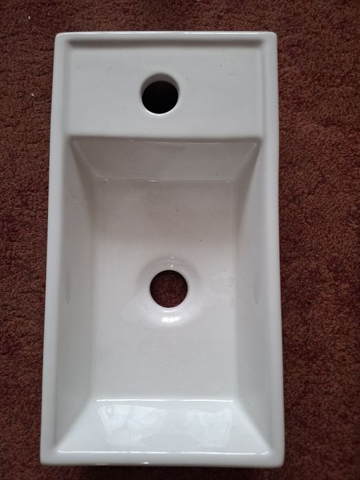 Продам раковину в туалет