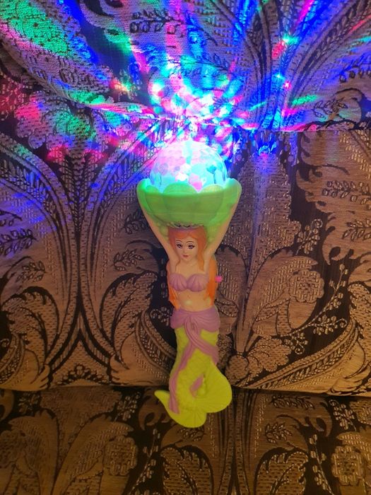 Кукла с дискошаром и музыкой