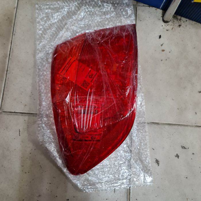 стъкло за стоп за бмв ф10-феиса и преди феиса.