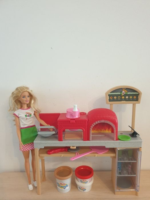 Pachet 2 Seturi Barbie Cofetar si Pizzerie Seturi Playmobil