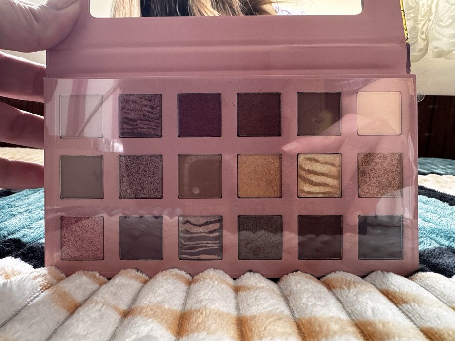 Палитра сенки за очи Catrice