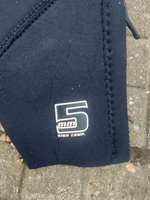 Зимен неопренов костюм