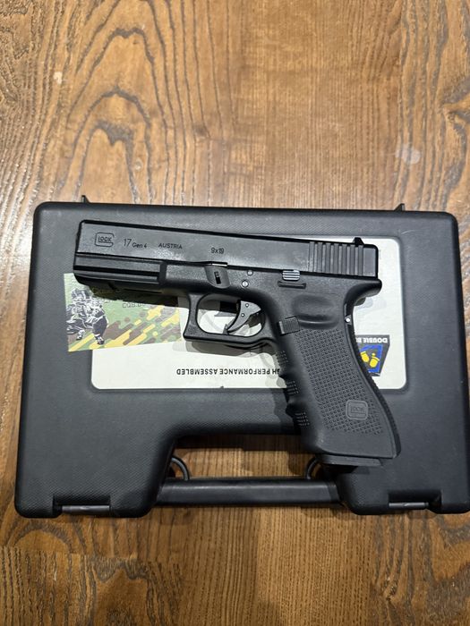 Glock 17 4th generation airsoft