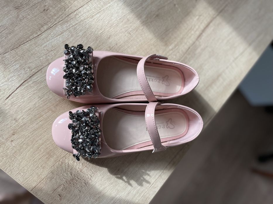 Нарядные туфли на девочку
