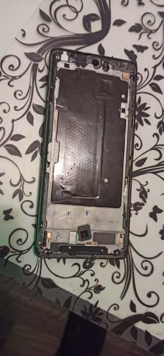 Продам рабочий телефон требует замены дисплея ,