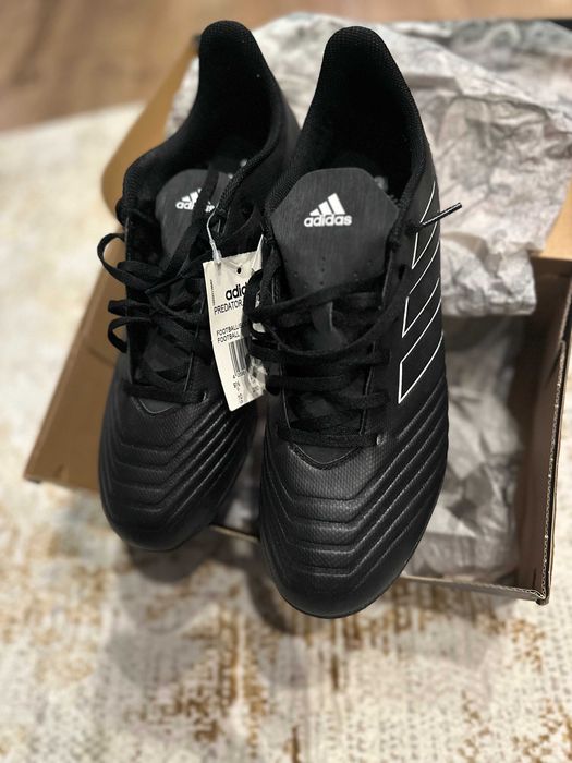 Adidasi fotbal sintetic, NOI