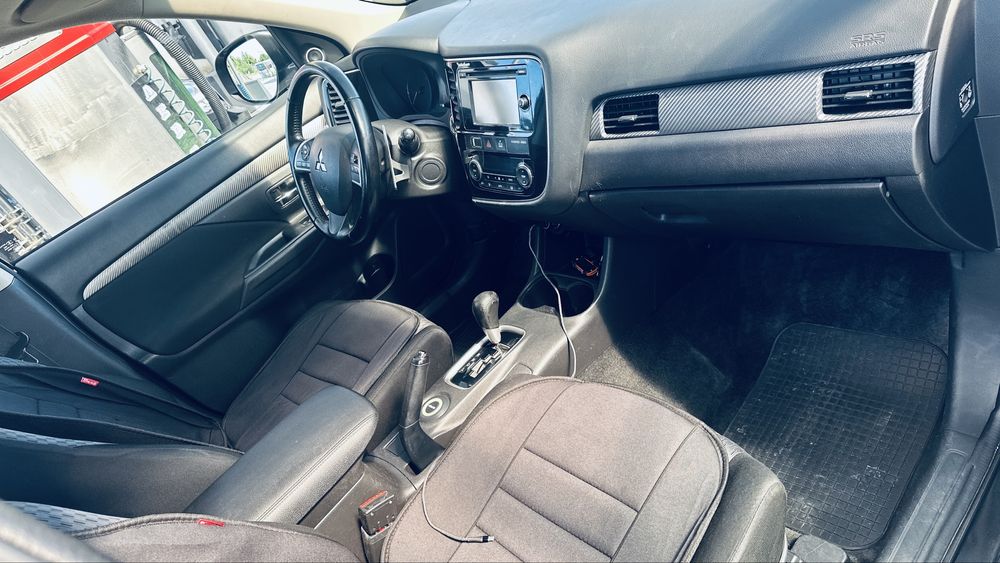 Mitsubishi 4x4 Automat • 7 Locuri • 2013