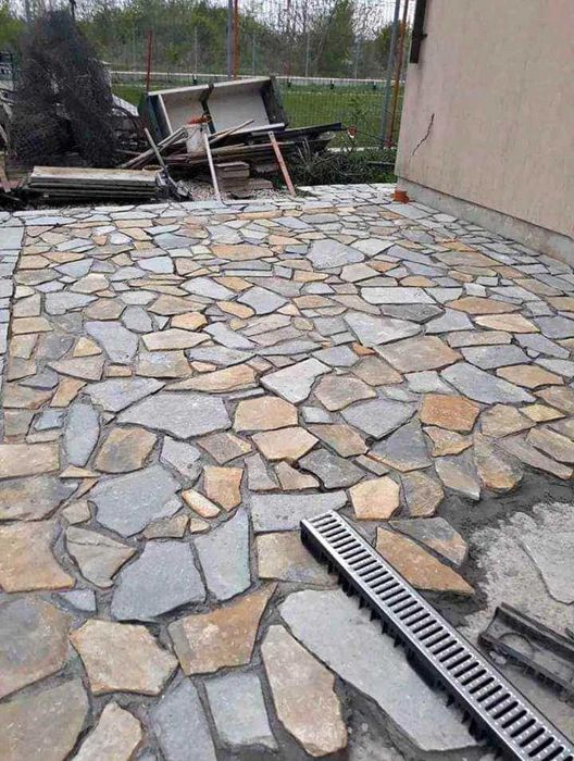 piatra naturala de munte si montaj