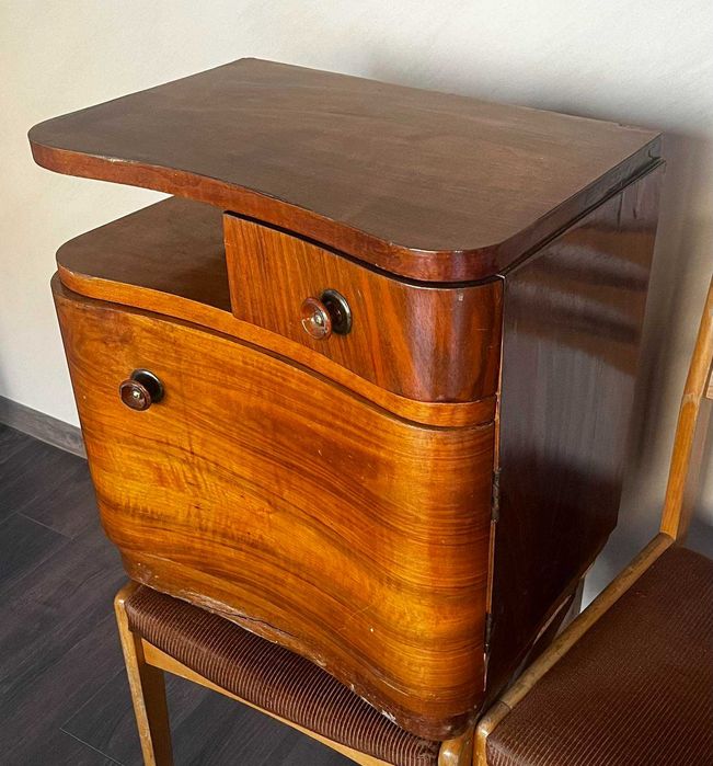 Ретро шкафче от естествено дърво