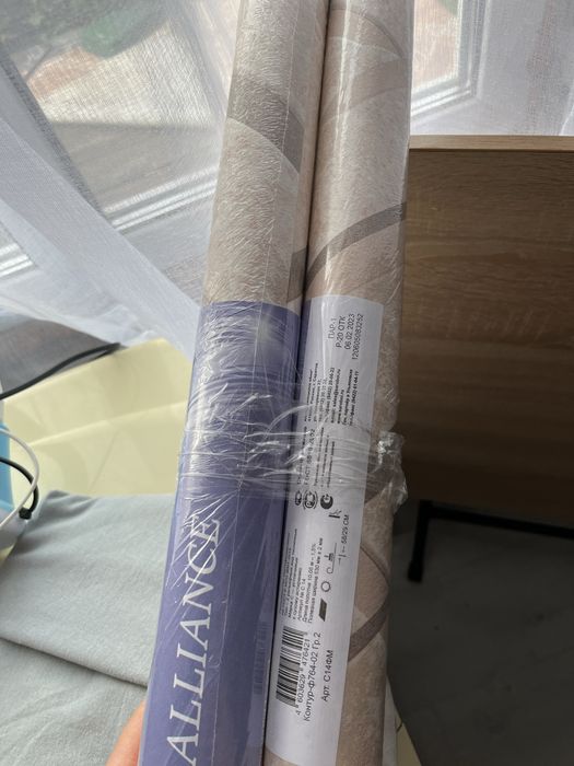 Продам обои три рулона новые