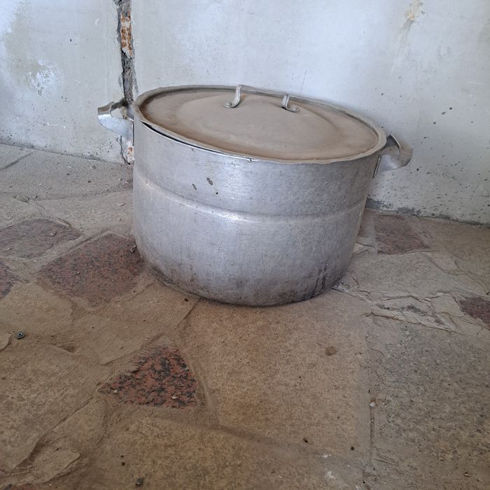 Продам большую кастрюлю