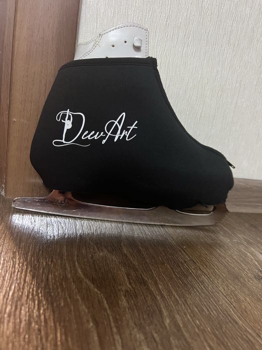 Коньки фигурные “Risport”.