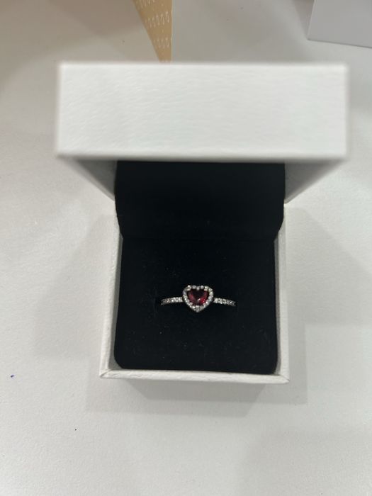 Pandora, кольцо красное сердцо