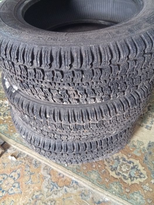 Продам резину на 16 от нивы