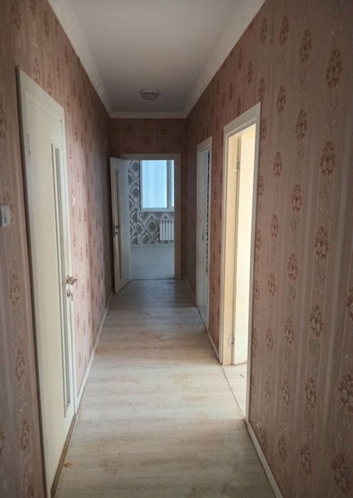 Сирдарё вилояти новосройка 3 хонали квартира срочни сотилади