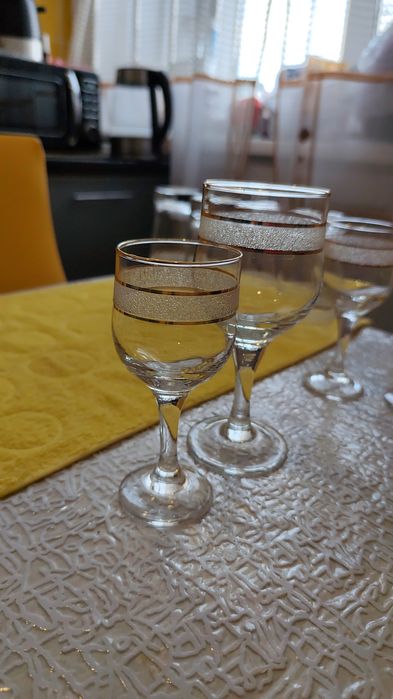 Продам рюмки на ножке