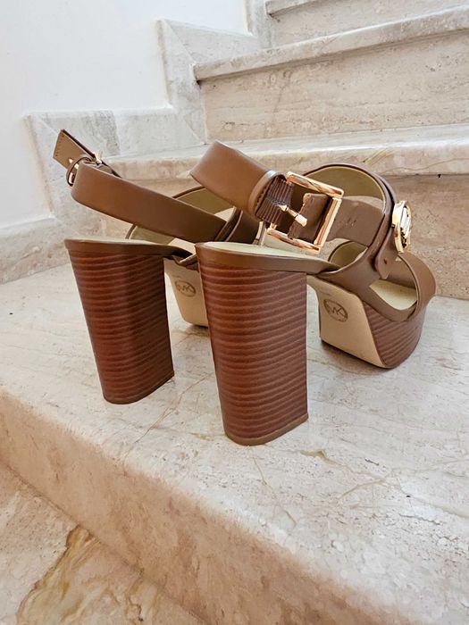 MK дамски сандали на ток