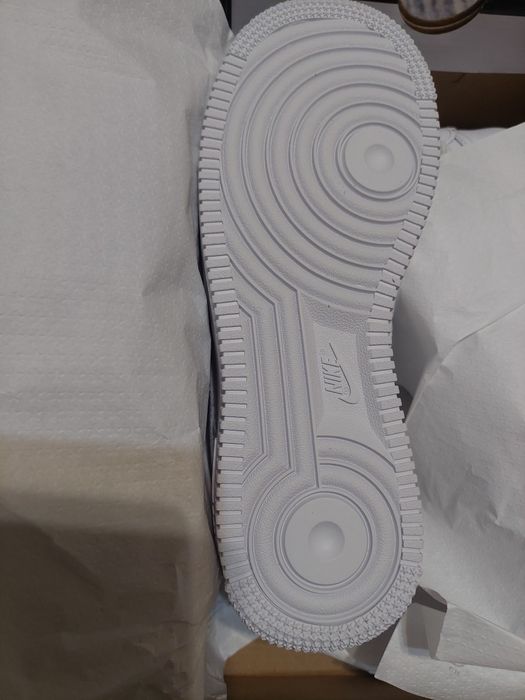 Кроссовки Nike оригинал есть размеры