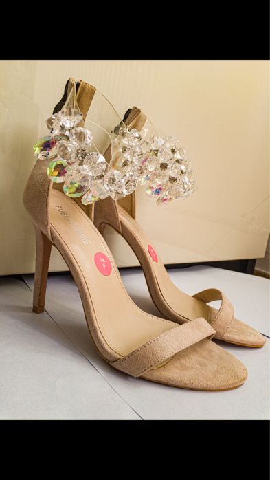 Pantofi cu toc, eleganți