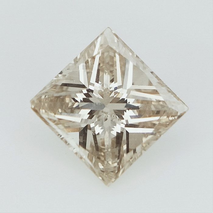 Диамант натурален