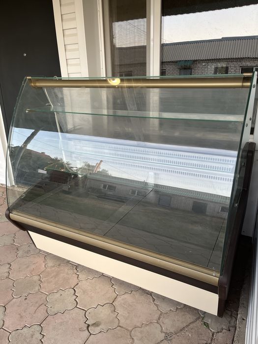 Продам витринный холодильник бу