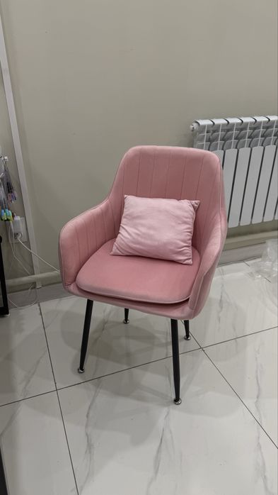 Стул розовый почти новый