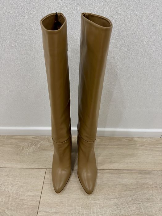 Продам кожаные сапоги Zara