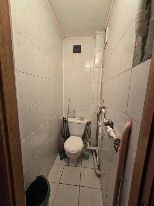 продам 2 комн Зайсан 1995 кирпич