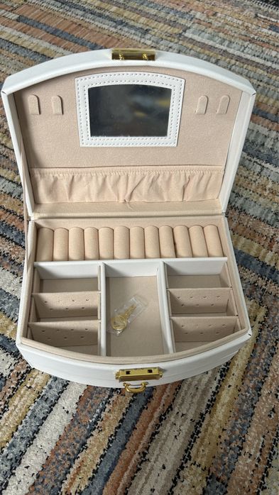 Шкатулка для украшений НОВАЯ