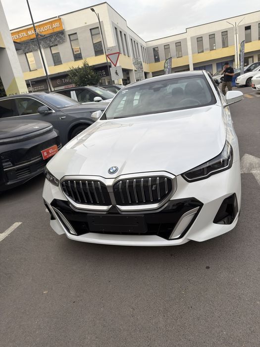BMW i5 40L M-Sport 2025 yil full dop opsiya